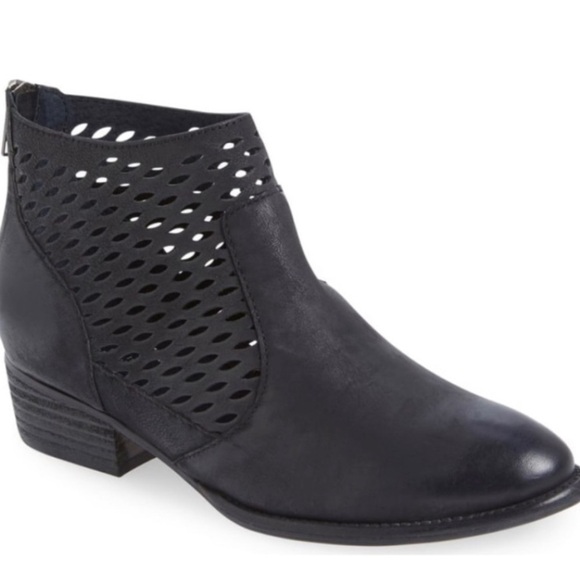 Seychelles Black Leather Laser Cut Ankle Boots - Picture 1 of 8